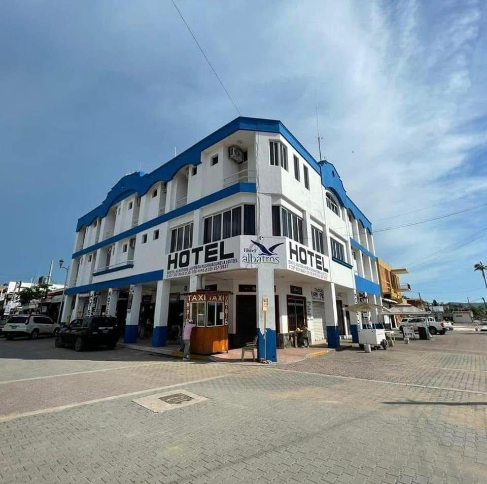 Hotel Albatros Пеньита-де-Хальтемба Экстерьер фото