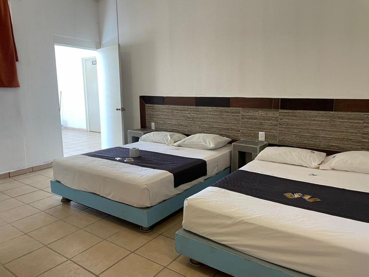 Hotel Albatros Пеньита-де-Хальтемба Экстерьер фото