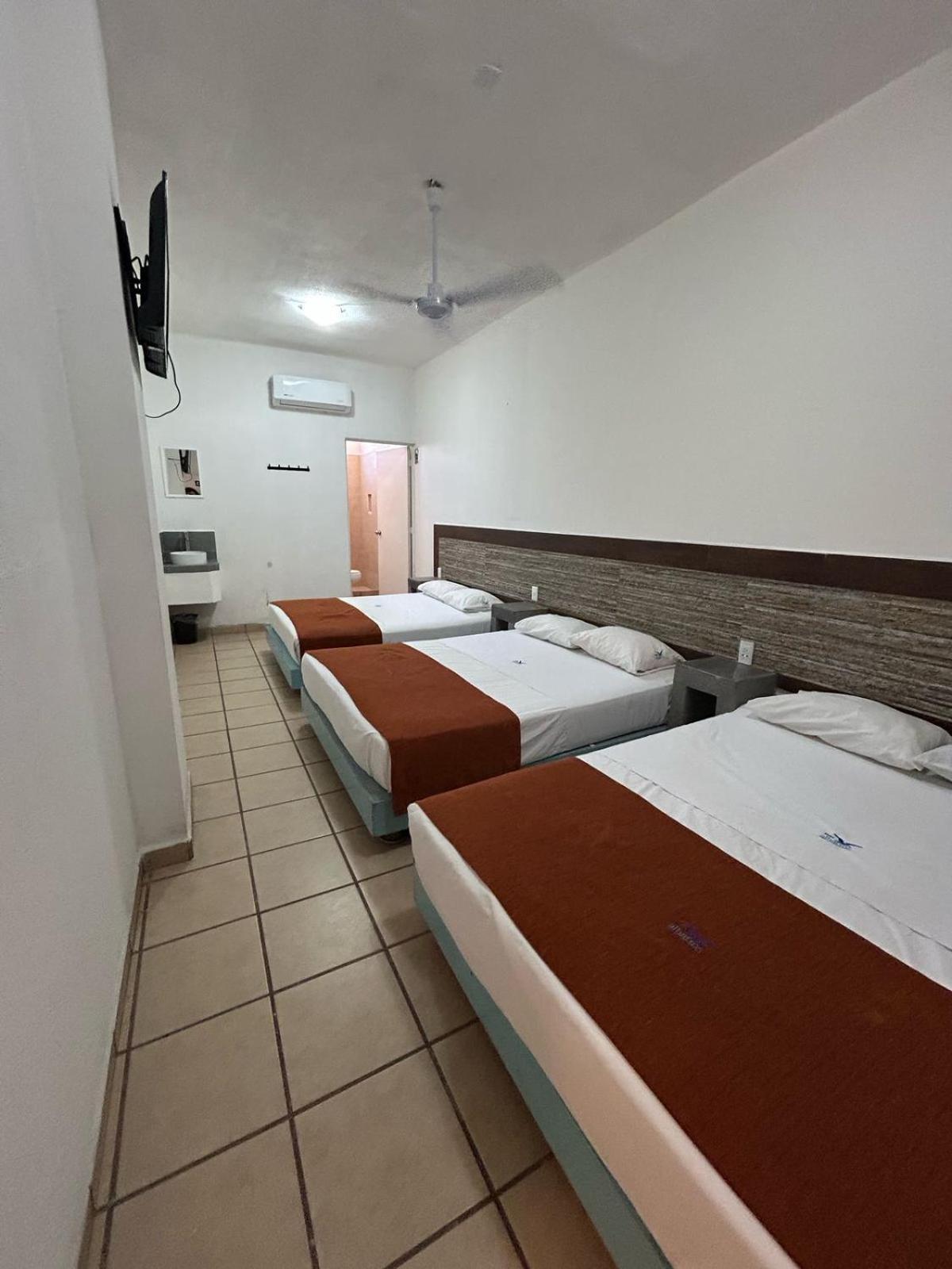 Hotel Albatros Пеньита-де-Хальтемба Экстерьер фото